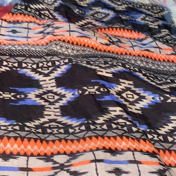 H&M urban print square scarf 🧣 - Picture 6 of 13